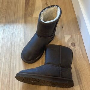 UGG Australia brown leather boot, Size US 5
